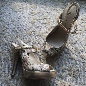 NWT INC peep toe heel